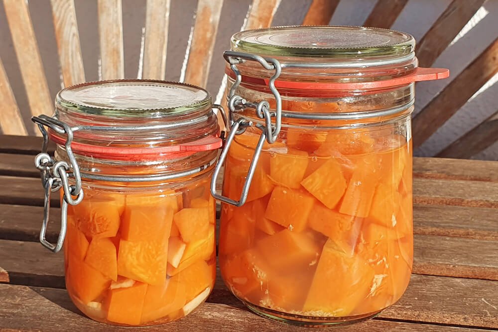 Eingelegter Kürbis mit Ingwer und Zimt