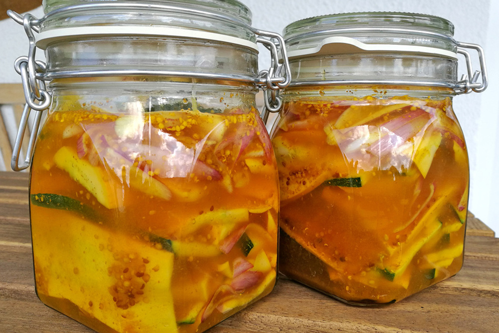 Eingelegte Zucchini süß-sauer - schnelles Rezept | Frau Schüttler