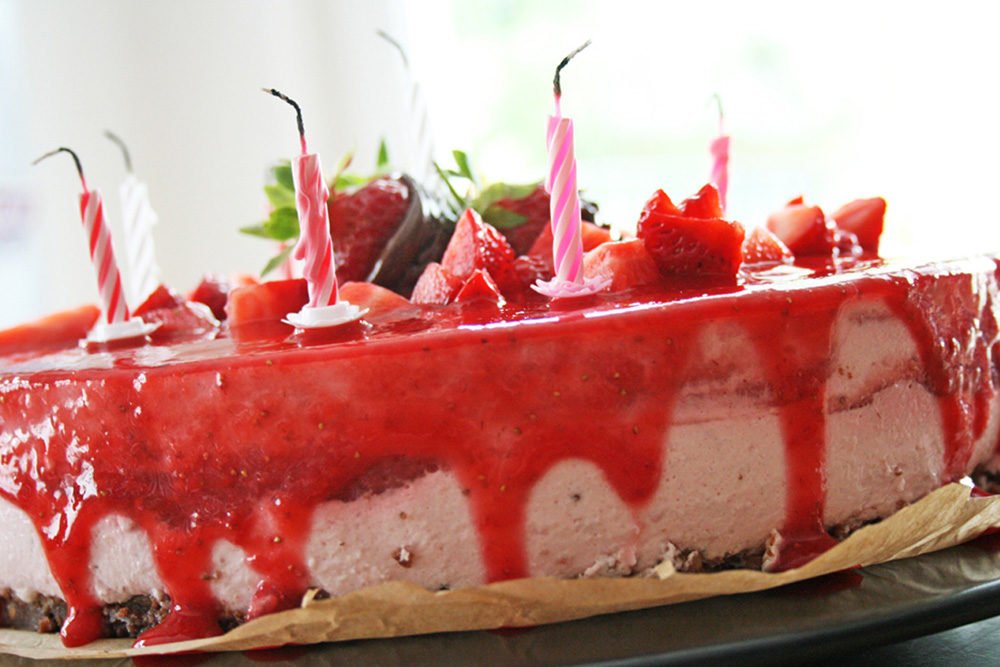 Leckere Kühlschranktorte mit Erdbeeren