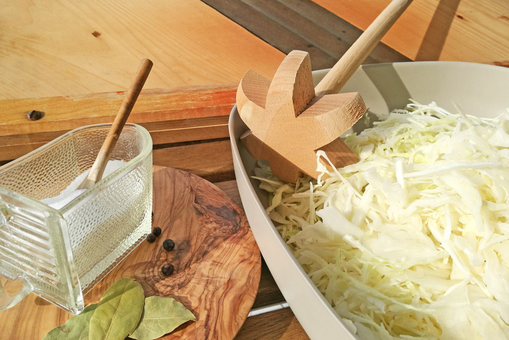 Sauerkraut selber machen - im Glas oder im Gärtopf.
